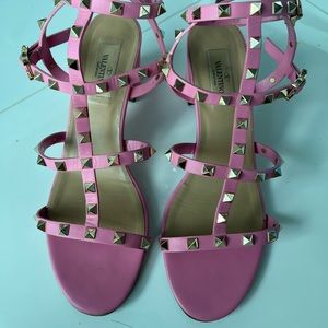 Valentino Garavani Rockstud Sandals in Pink Size 40